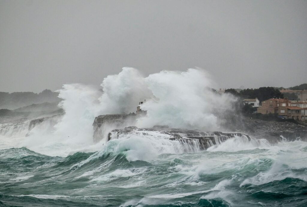 significa sonhar com um tsunami